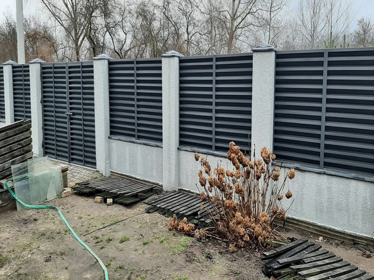 заборы и ограждения