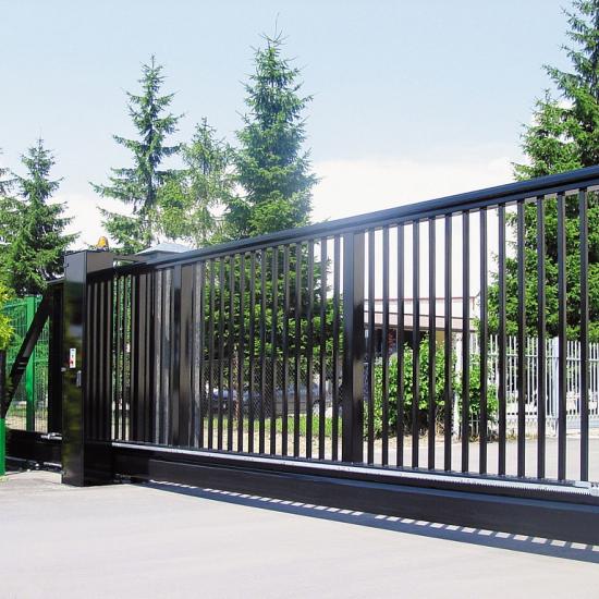 Откатные ворота с решеткой